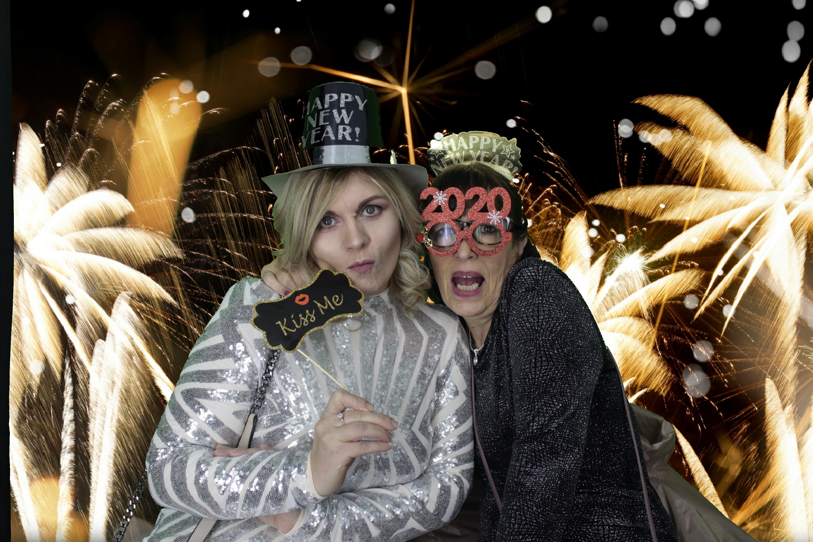 NYE Party | View more photos from the event at gallery.myphotoboothexperience.co.uk/u/MyPhotoBoothExperienceLtd/NYE-Party